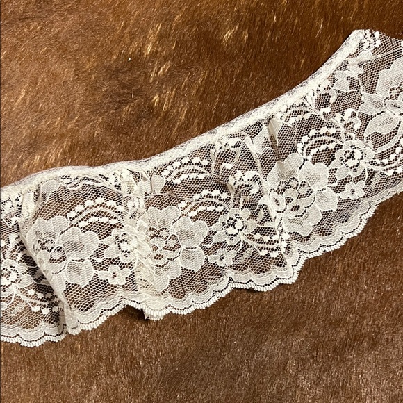 6.3 yards of Ruffled 3.5” lace trim white - Picture 3 of 6